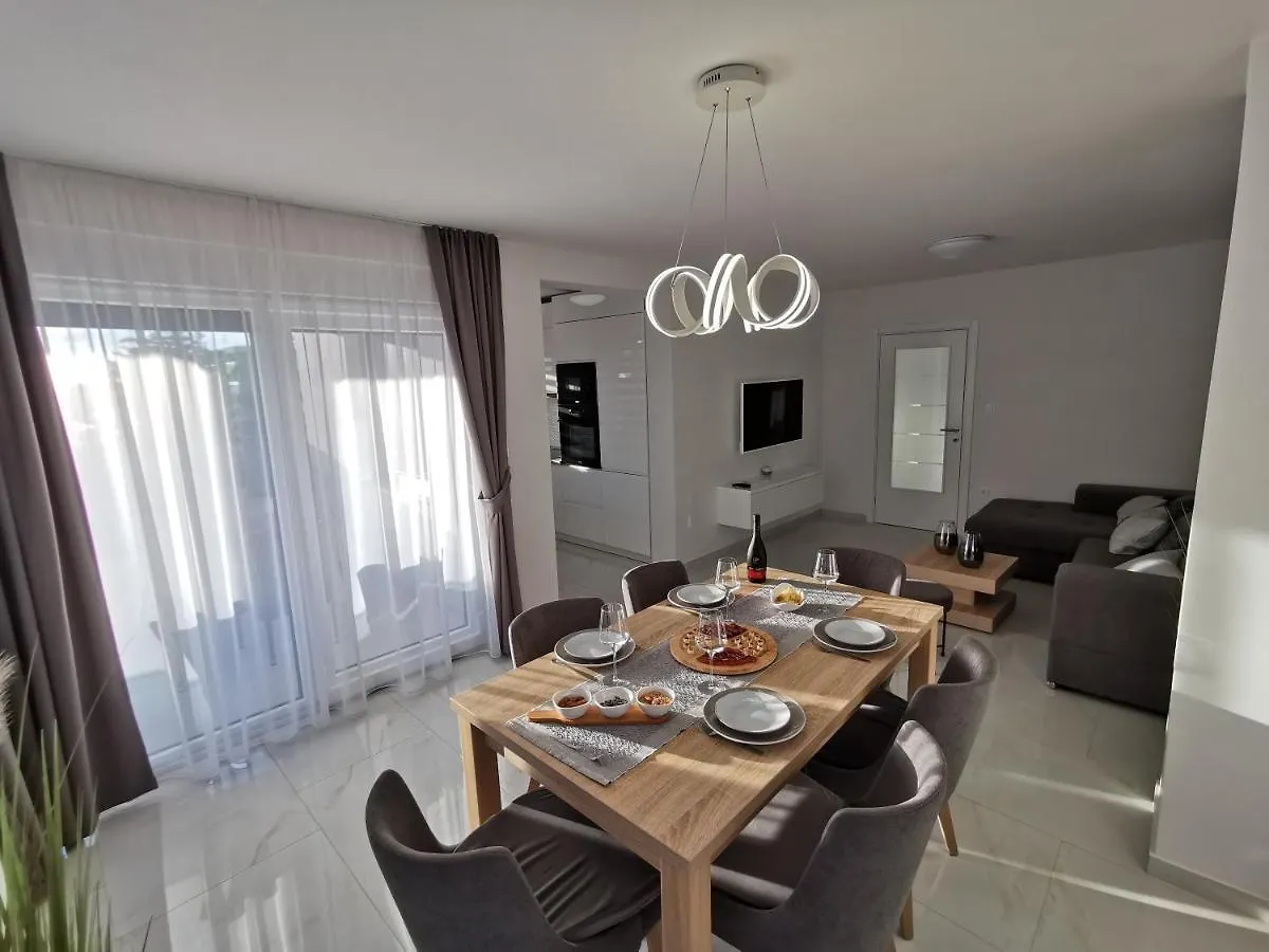Apartments Ivana Sveti Filip i Jakov