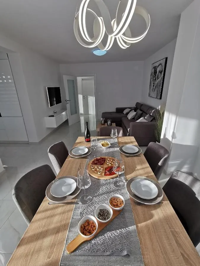 Apartments Ivana Sveti Filip i Jakov 0*,  Croatia