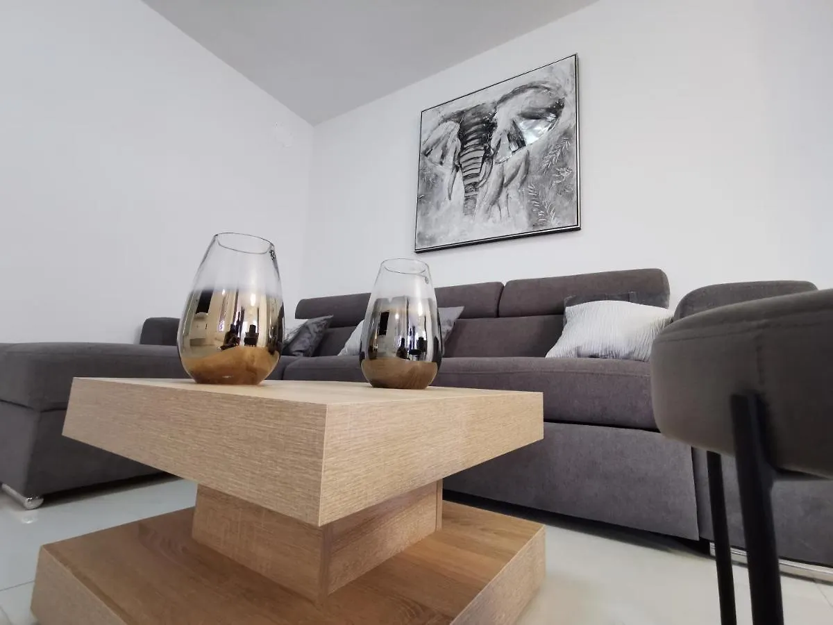 Apartments Ivana Sveti Filip i Jakov 0*,  Croatia