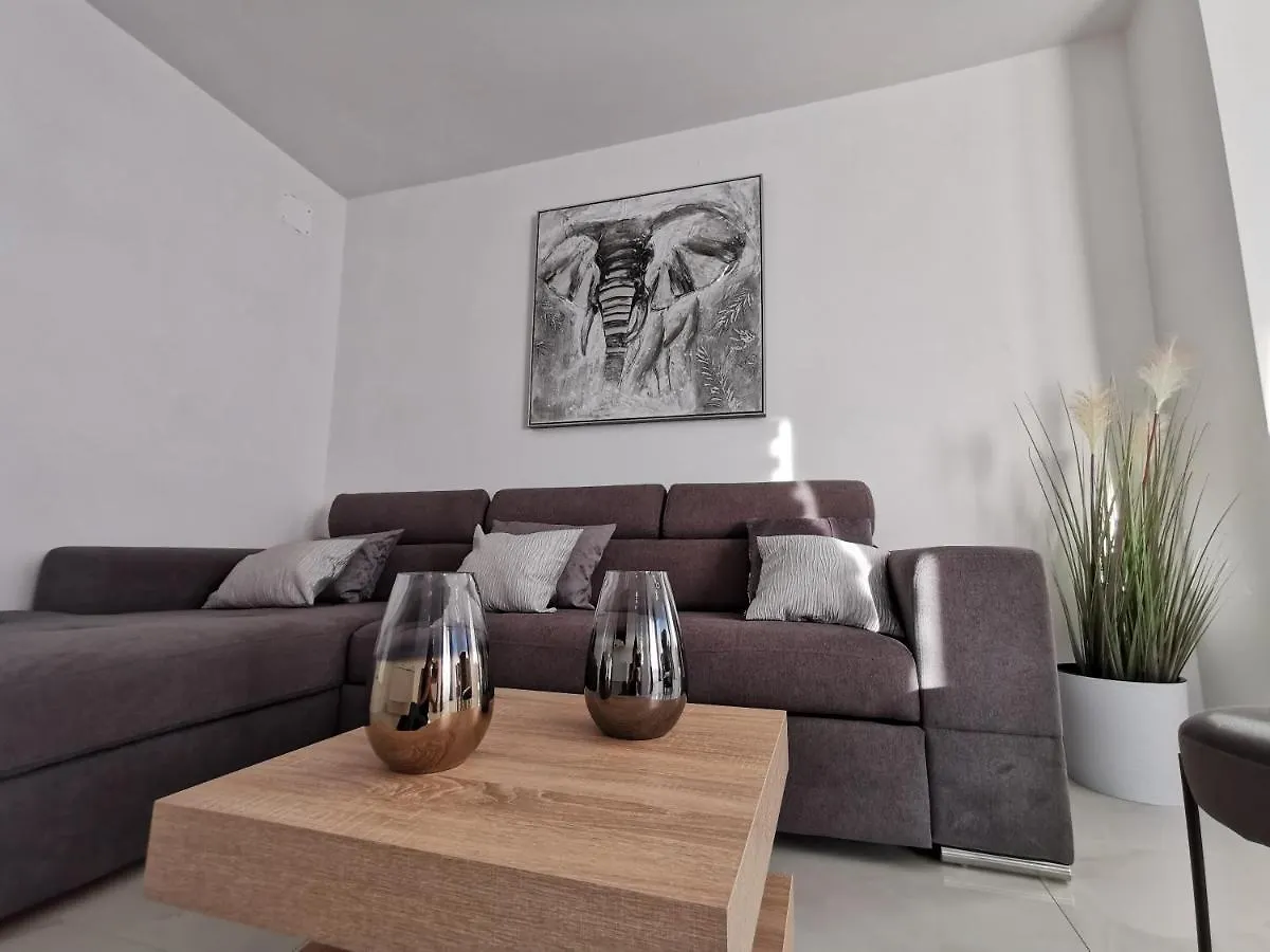 Apartments Ivana Sveti Filip i Jakov