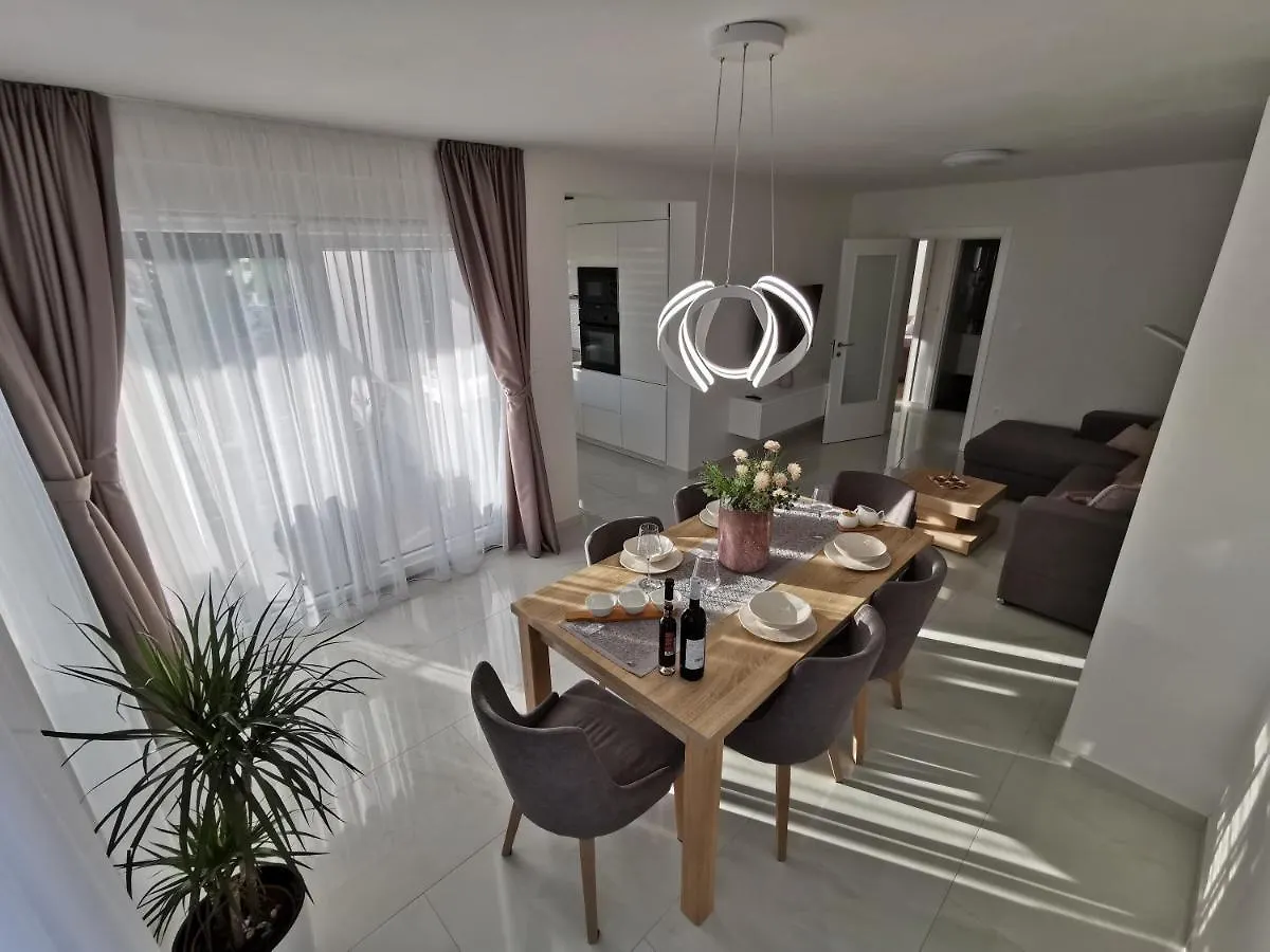 Apartments Ivana Sveti Filip i Jakov