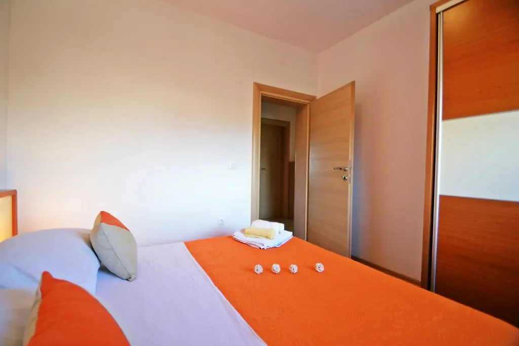 Apartments Ivana Sveti Filip i Jakov 0*,  Croatia