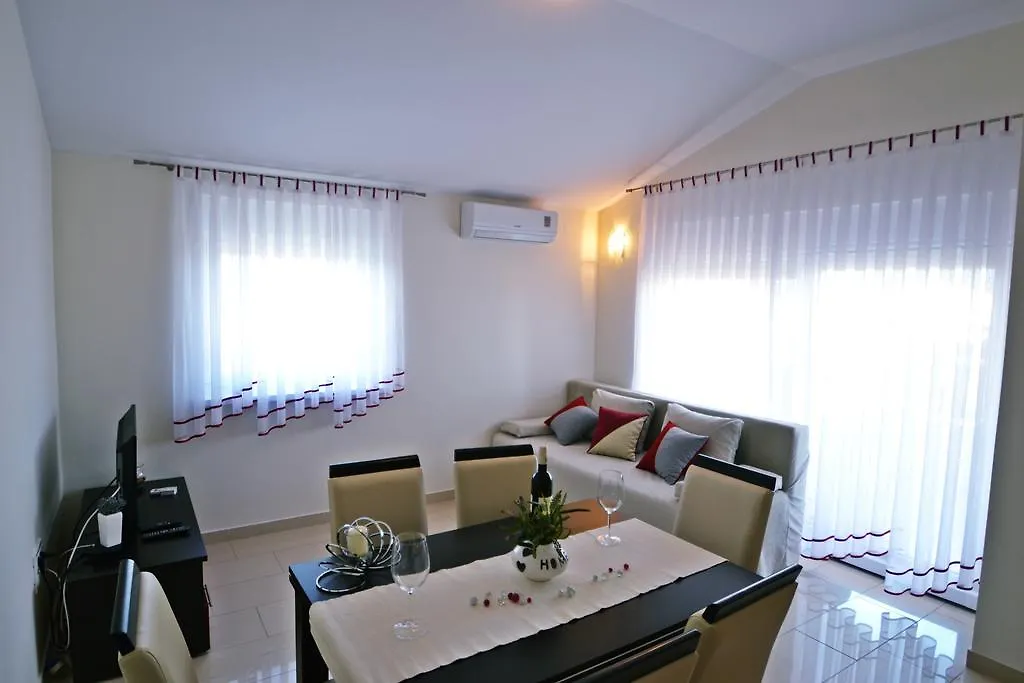 Apartments Ivana Sveti Filip i Jakov 0*,  Croatia