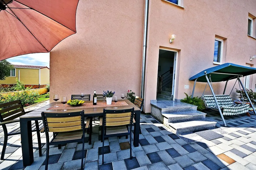 Apartments Ivana Sveti Filip i Jakov 0*,  Croatia